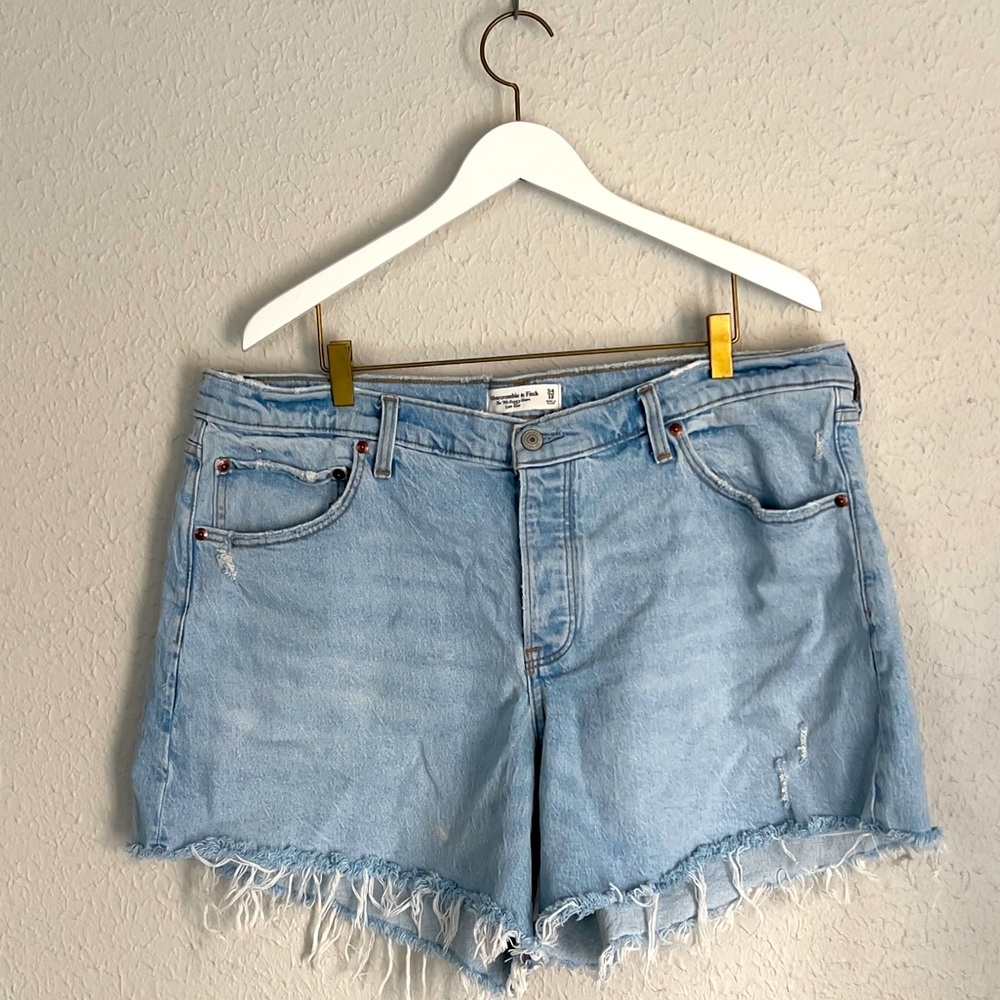 ABERCROMBIE AND FITCH 90s BAGGY SHORTS